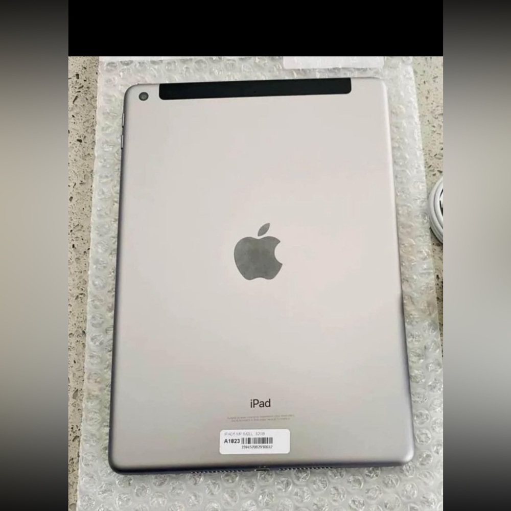 iPad 6th Gen - 32gb - WiFi+ Cellular Unlocked